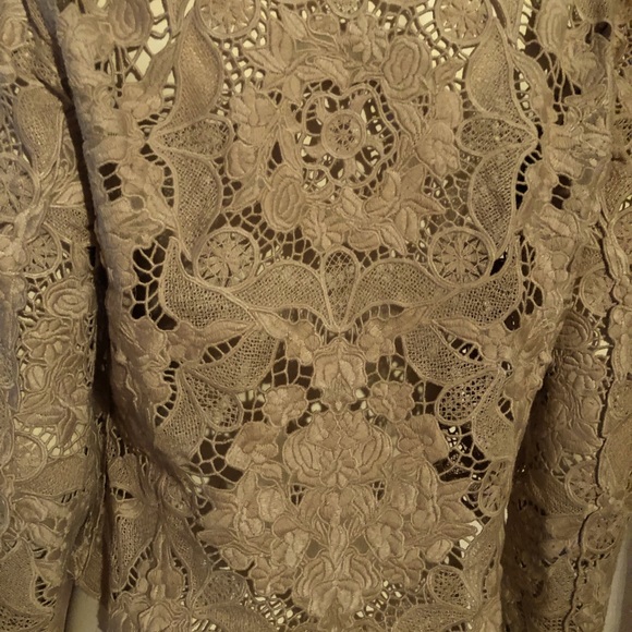 Elie Tahari Lace Jacket. Size M. Ruffle detail on front and sleeves. - Picture 4 of 10